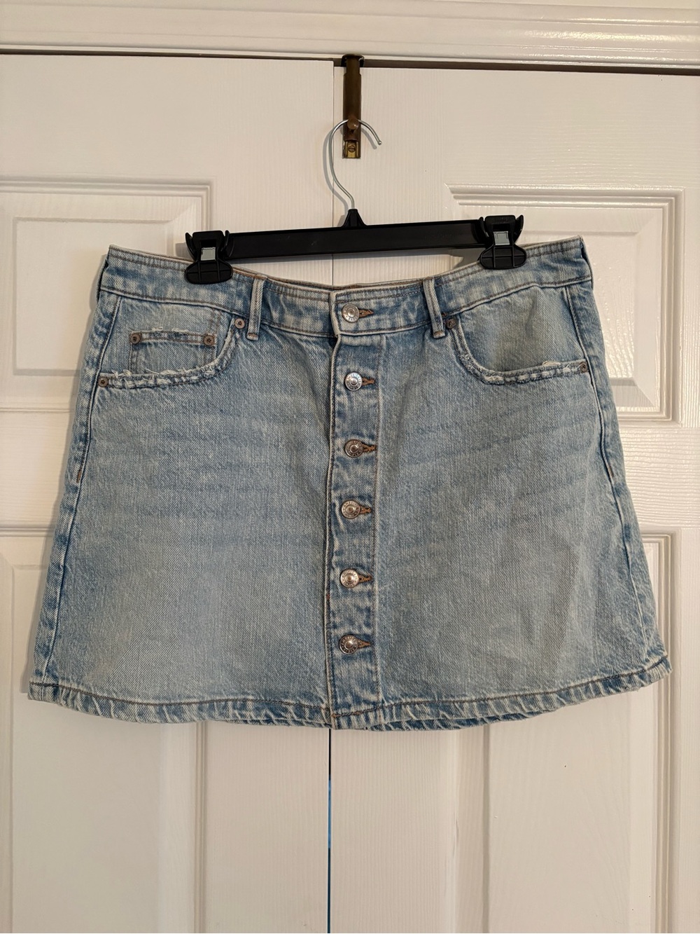 American Eagle Outfitters Light Blue Button-Front Denim Mini Skirt